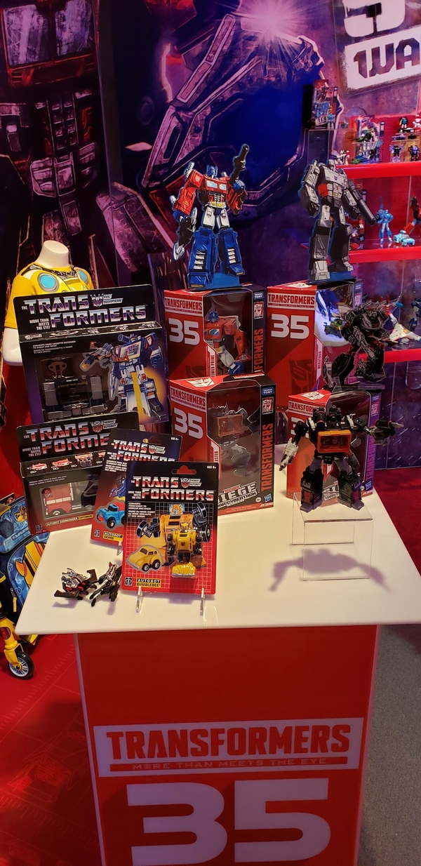 Toy Fair 2019   35th Anniversary Line With Cel Shaded SIEGE Optimus Prime Megatron Bluestreak Soundblaster (1 of 1)